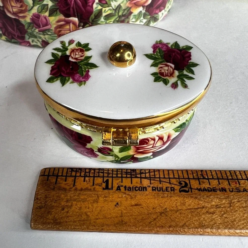 Royal‎ Albert Old Country Roses Trinket Box Oval Original Box 2003